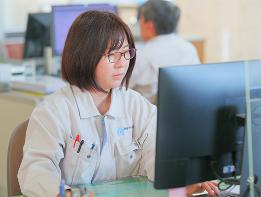管理営業部 管理営業2課　Iさん（2012年入社）